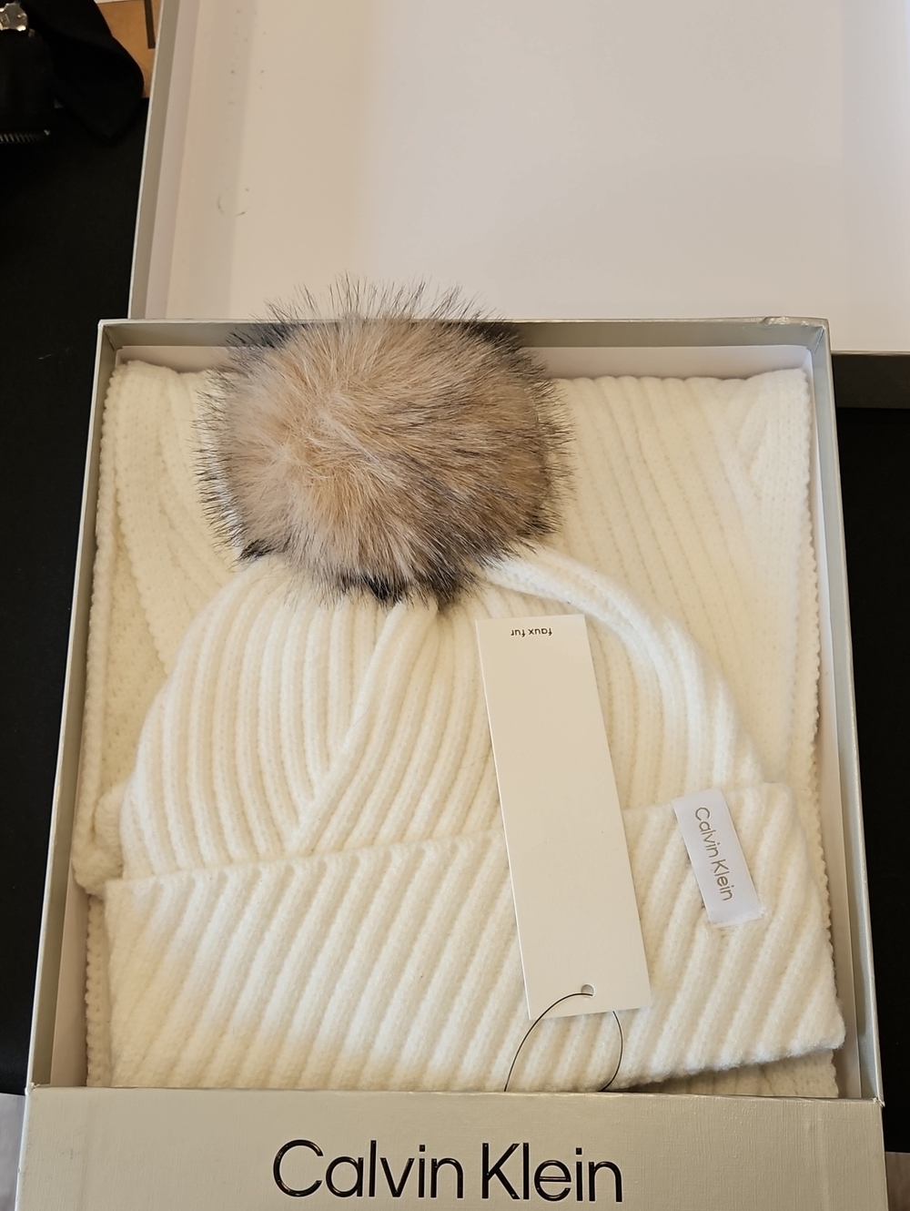 NWT Calvin Klein  White Ribbed Knit Beanie with Fur Pom And Scraf Boxed Set